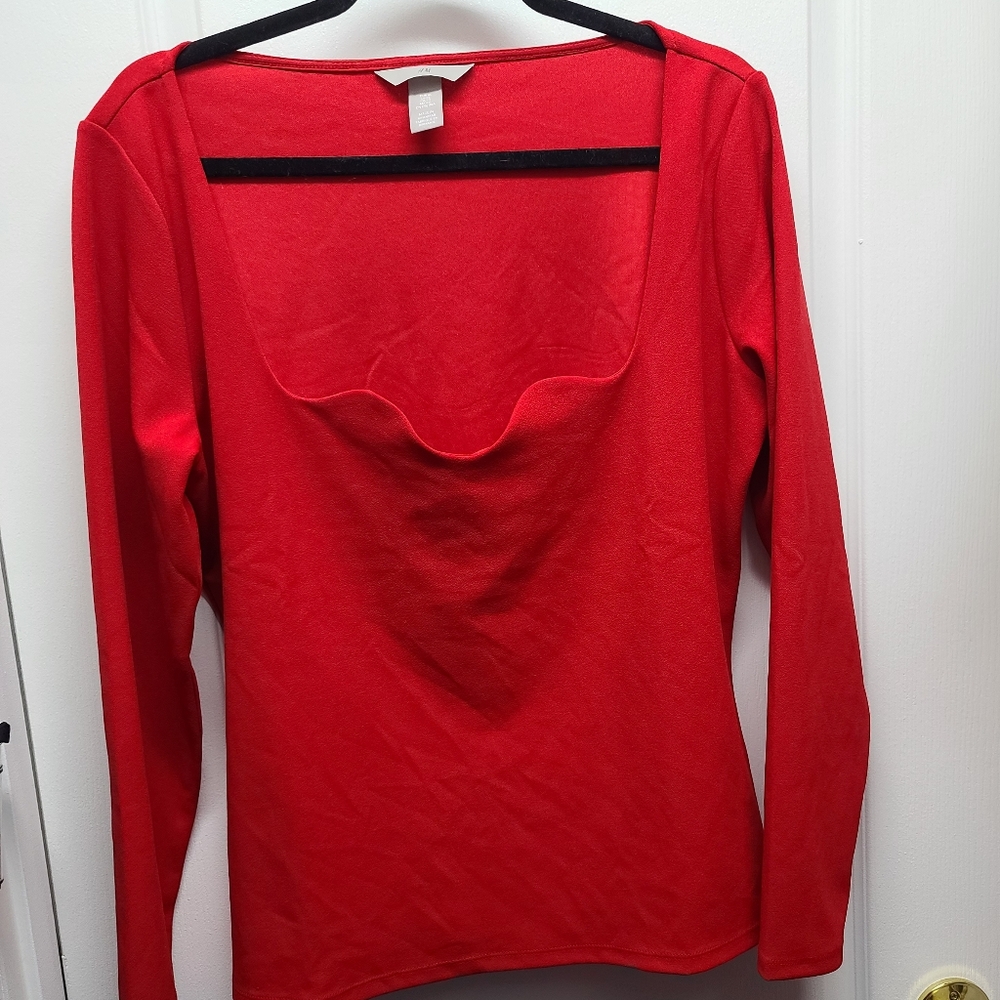 Red long sleeve sweetheart neckline shirt